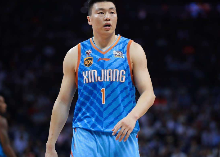 洛杉矶快船训练开放日，赛后调整名单引欢呼，CBA常规赛在即，资深球员宣示担当的简单介绍